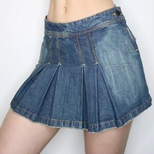 Y2K Low Rise Pleated Denim Mini Skirt Ultra Low Waist Old Navy Size 1